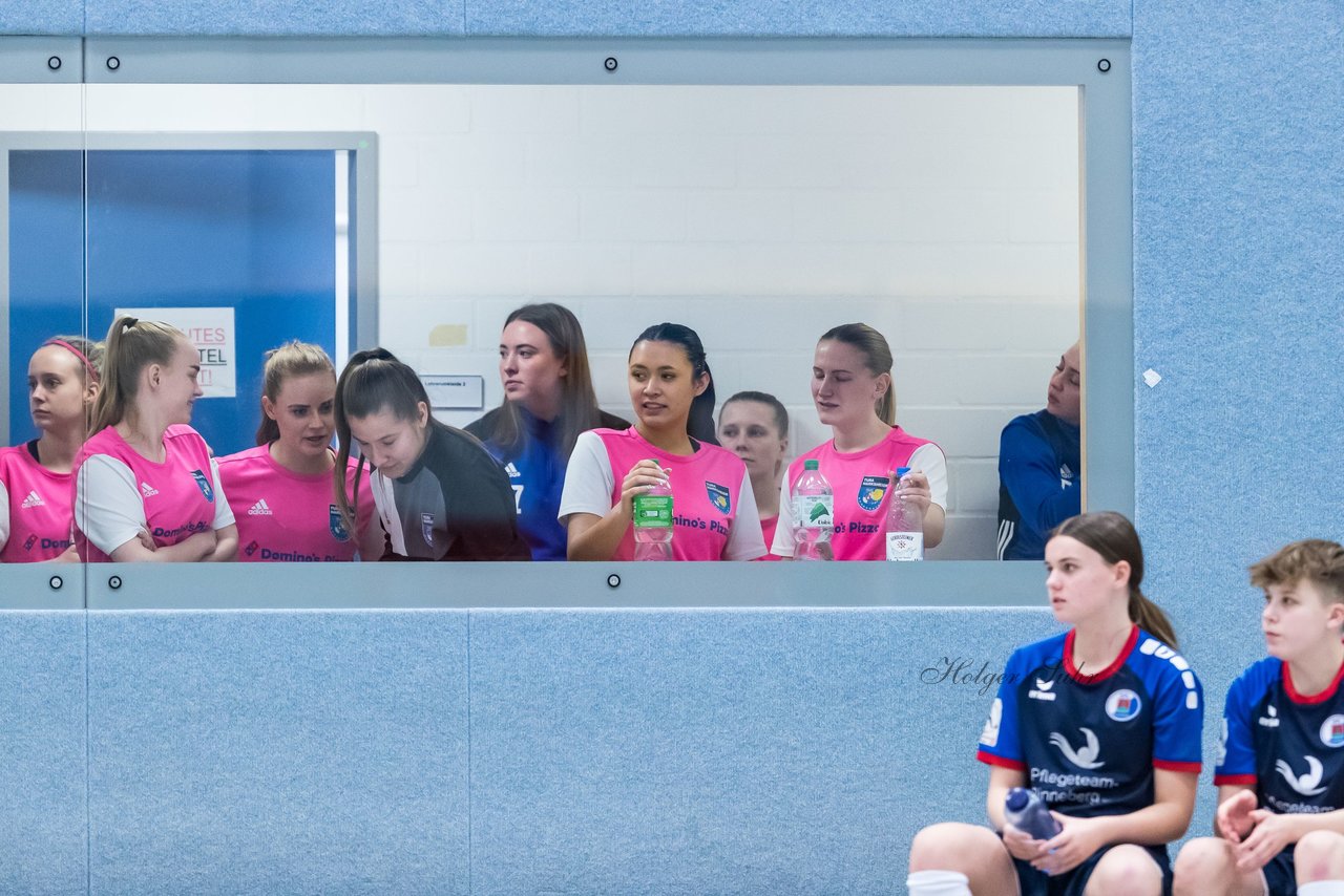 Bild 55 - F Loewinnen Hallen Cup